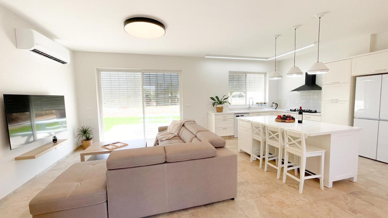 Villa הבית הלבן בכפר בלום Exterior foto